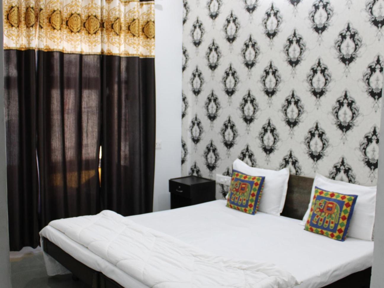 Hill Paradise Home Stay 우다이푸르 객실 사진